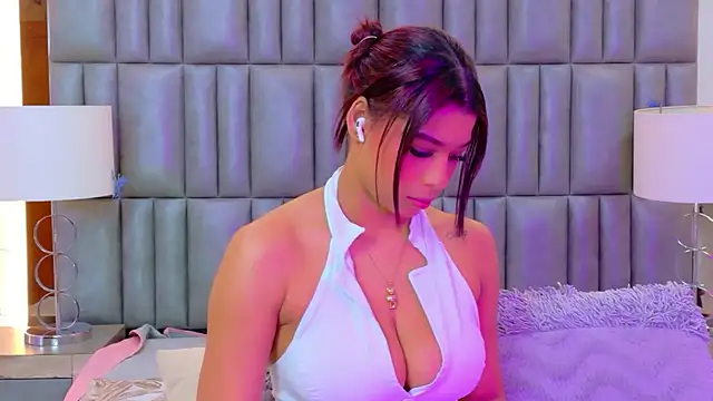 TiaraRosse online show from 1, 8, 2026