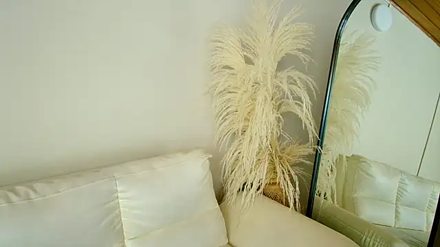 Rebeca Williams  online show from 21, 2, 2025