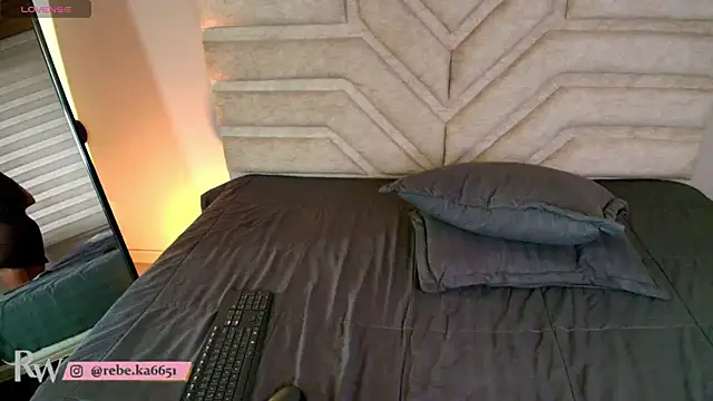 Rebeca Williams  online show from 11, 3, 2025