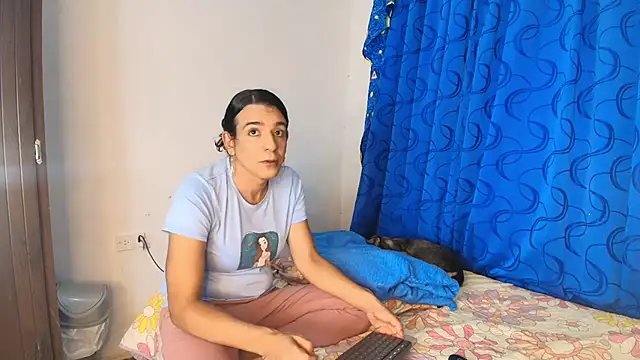 Oh Tique online show from 14, 11, 2025