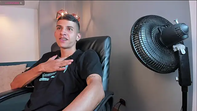 Aaron Scoot online show from 18, 12, 2024