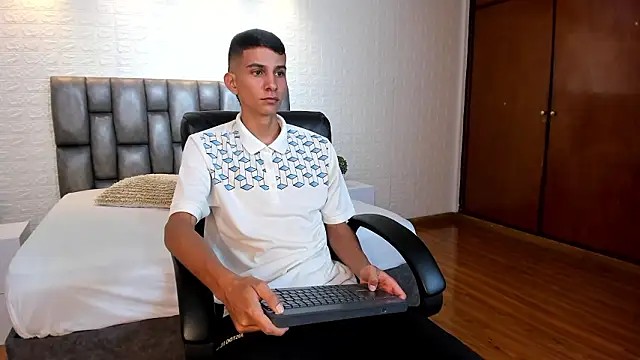 Aaron Scoot online show from 19, 3, 2026