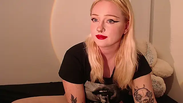 Snapshot of chloe_levine chatting on 10, 9, 2025 chloe levine online show from 10, 9, 2025