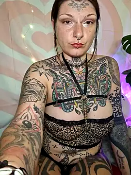 lizzardqueeen online show from 5, 3, 2026