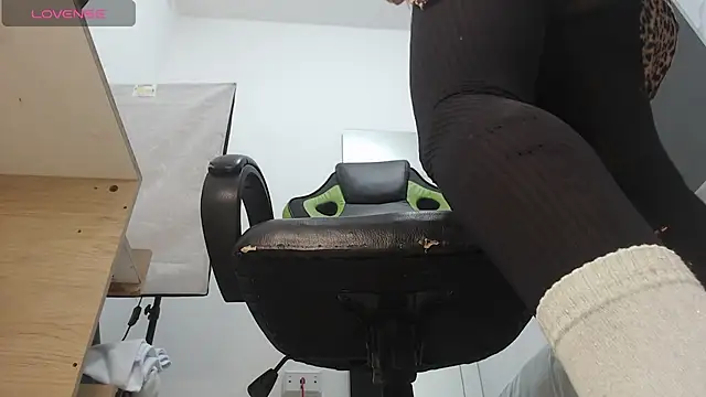 alma fenix online show from 28, 2, 2025