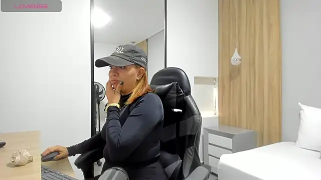 alma fenix online show from 16, 12, 2025