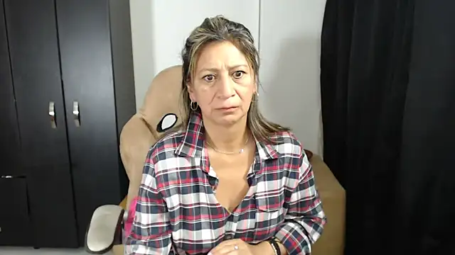 Snapshot of MafeJonesTaboo chatting on 3, 10, 2025 MafeJonesTaboo online show from 3, 10, 2025