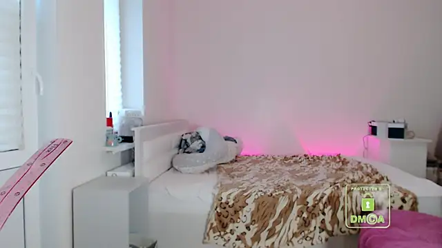 cute and hot online show from 2, 7, 2026