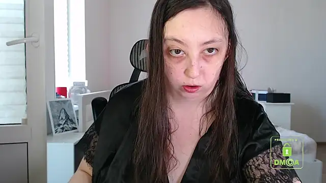 cute and hot online show from 1, 8, 2026