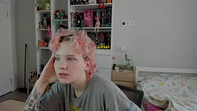 Snapshot of School_Love chatting on 26, 11, 2025 School Love online show from 26, 11, 2025