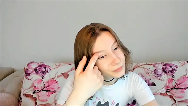 Snapshot of EnigmaSee chatting on 3, 2, 2025 EnigmaSee online show from 3, 2, 2025