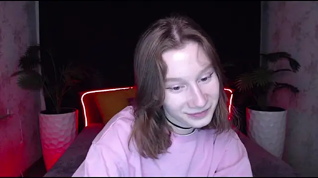 Snapshot of EnigmaSee chatting on 7, 2, 2025 EnigmaSee online show from 7, 2, 2025