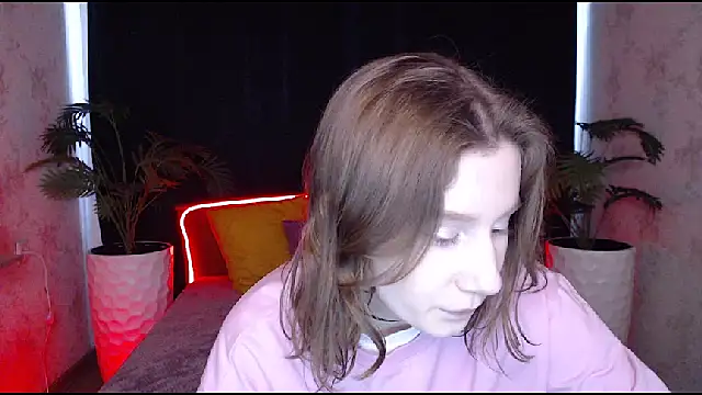 Snapshot of EnigmaSee chatting on 8, 2, 2025 EnigmaSee online show from 8, 2, 2025