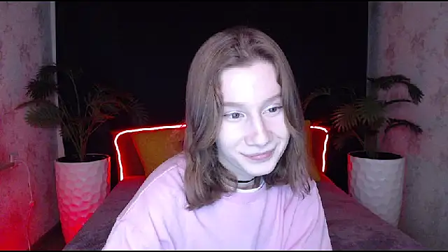 Snapshot of EnigmaSee chatting on 8, 2, 2025 EnigmaSee online show from 8, 2, 2025