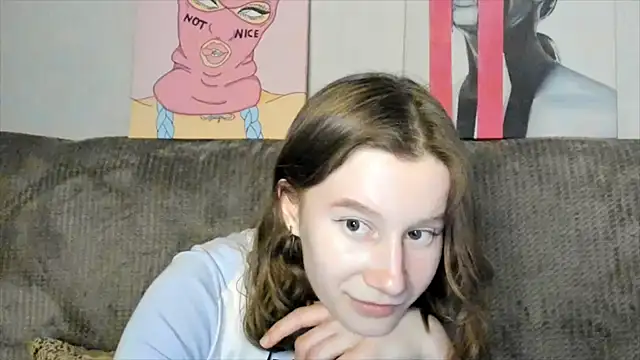 Snapshot of EnigmaSee chatting on 18, 3, 2025 EnigmaSee online show from 18, 3, 2025