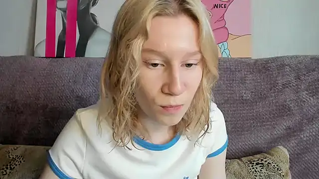 Snapshot of EnigmaSee chatting on 10, 9, 2025 EnigmaSee online show from 10, 9, 2025