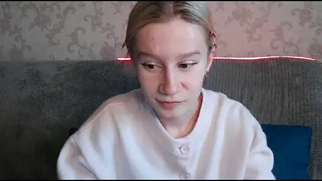 Snapshot of EnigmaSee chatting on 15, 9, 2025 EnigmaSee online show from 15, 9, 2025