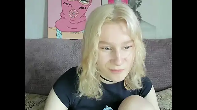 Snapshot of EnigmaSee chatting on 25, 9, 2025 EnigmaSee online show from 25, 9, 2025