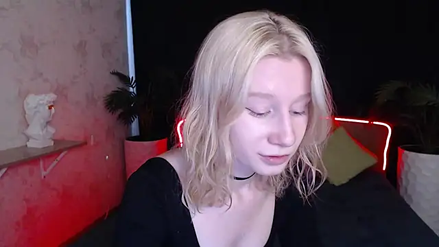 Snapshot of EnigmaSee chatting on 2, 10, 2025 EnigmaSee online show from 2, 10, 2025