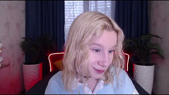 Snapshot of EnigmaSee chatting on 9, 10, 2025 EnigmaSee online show from 9, 10, 2025