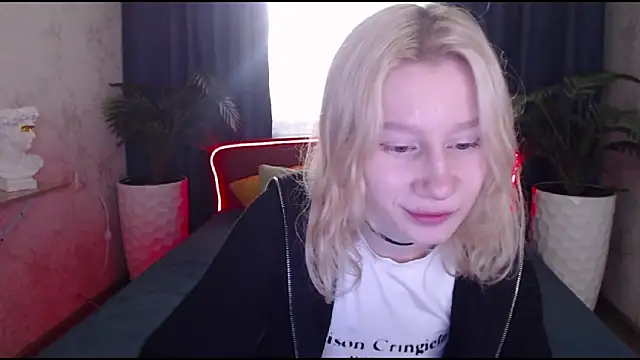 Snapshot of EnigmaSee chatting on 11, 10, 2025 EnigmaSee online show from 11, 10, 2025