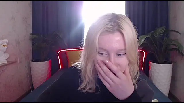 Snapshot of EnigmaSee chatting on 17, 10, 2025 EnigmaSee online show from 17, 10, 2025