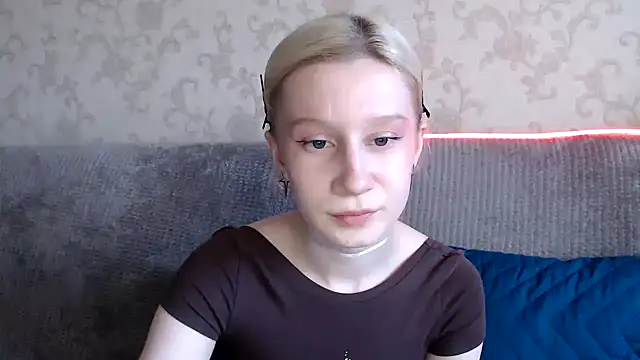 Snapshot of EnigmaSee chatting on 19, 10, 2025 EnigmaSee online show from 19, 10, 2025