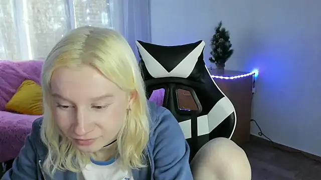 Snapshot of EnigmaSee chatting on 13, 1, 2026 EnigmaSee online show from 13, 1, 2026