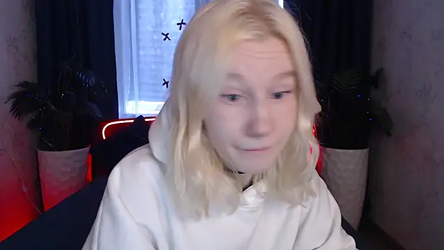 Snapshot of EnigmaSee chatting on 1, 2, 2026 EnigmaSee online show from 1, 2, 2026