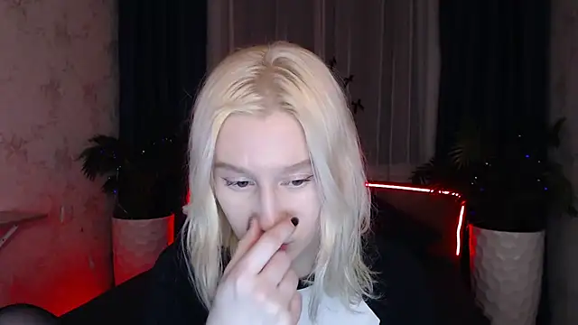 Snapshot of EnigmaSee chatting on 1, 2, 2026 EnigmaSee online show from 1, 2, 2026