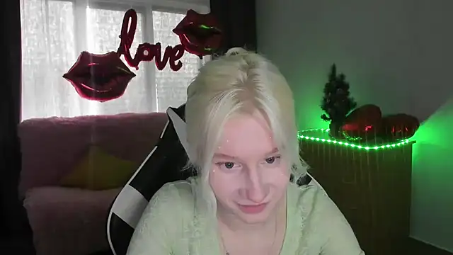 Snapshot of EnigmaSee chatting on 22, 3, 2026 EnigmaSee online show from 22, 3, 2026