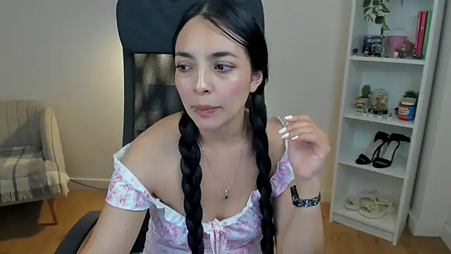 BellaEvans  online show from 5, 6, 2026