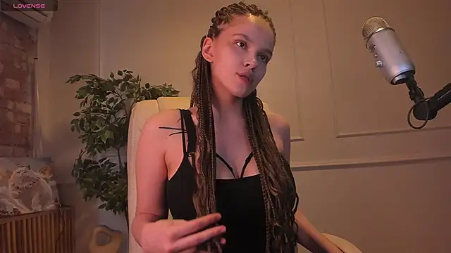 AdalynGlows online show from 13, 5, 2026