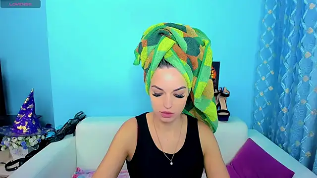 LindaaLu online show from 18, 11, 2025