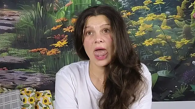 Snapshot of MadameDeFeu chatting on 25, 10, 2025 MadameDeFeu online show from 25, 10, 2025