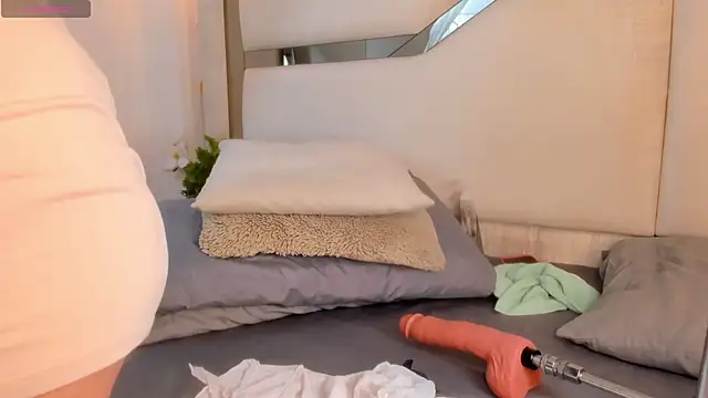 Julieta Jane online show from 14, 9, 2025