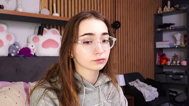 PollyBeev online show from 9, 4, 2026