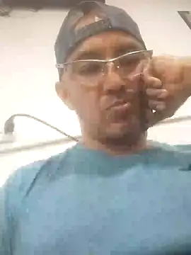 Snapshot of exmilitary chatting on 28, 1, 2025 exmilitary online show from 28, 1, 2025