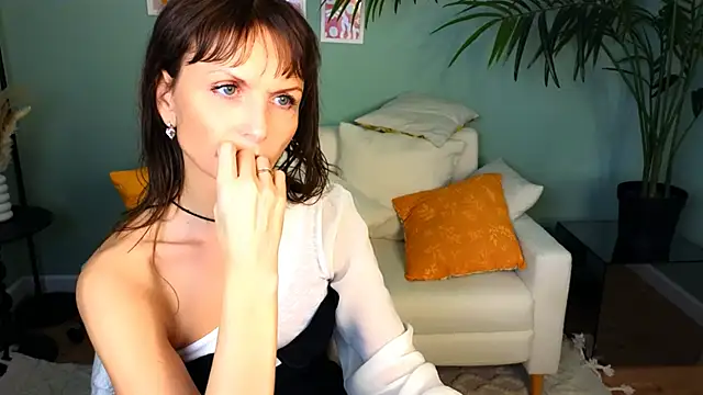 Snapshot of Elizabe_th chatting on 20, 1, 2025 Elizabe th online show from 20, 1, 2025