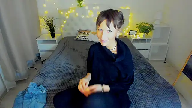 Snapshot of Elizabe_th chatting on 21, 1, 2025 Elizabe th online show from 21, 1, 2025