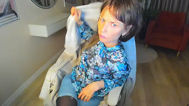 Snapshot of Elizabe_th chatting on 6, 2, 2025 Elizabe th online show from 6, 2, 2025