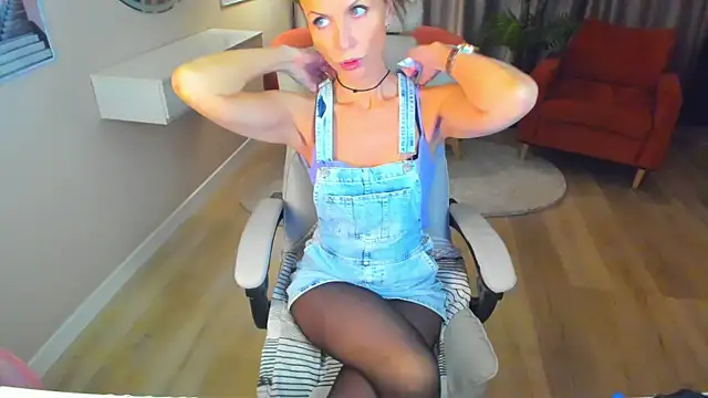 Snapshot of Elizabe_th chatting on 16, 2, 2025 Elizabe th online show from 16, 2, 2025