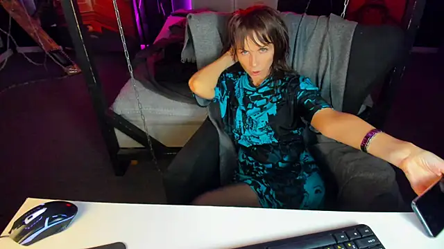 Snapshot of Elizabe_th chatting on 16, 3, 2025 Elizabe th online show from 16, 3, 2025