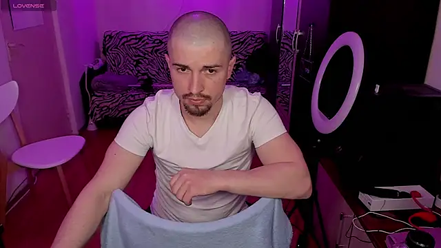 Snapshot of Michael_Wolfborn chatting on 4, 3, 2025 Michael Wolfborn online show from 4, 3, 2025