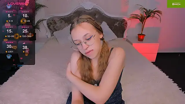 Snapshot of LayriantaVee chatting on 13, 1, 2025 LayriantaVee online show from 13, 1, 2025