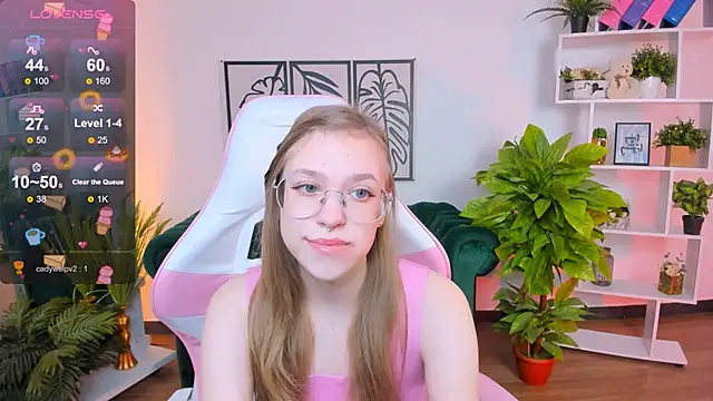 Snapshot of LayriantaVee chatting on 1, 2, 2025 LayriantaVee online show from 1, 2, 2025