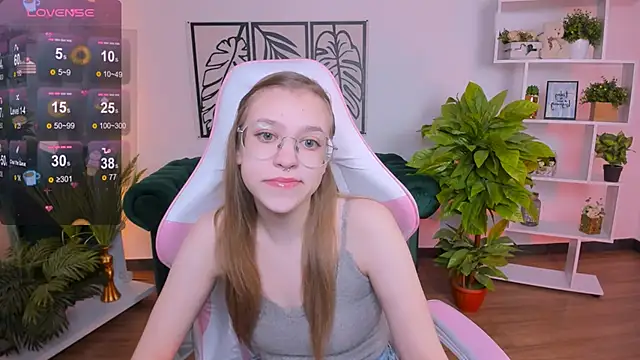 Snapshot of LayriantaVee chatting on 2, 2, 2025 LayriantaVee online show from 2, 2, 2025