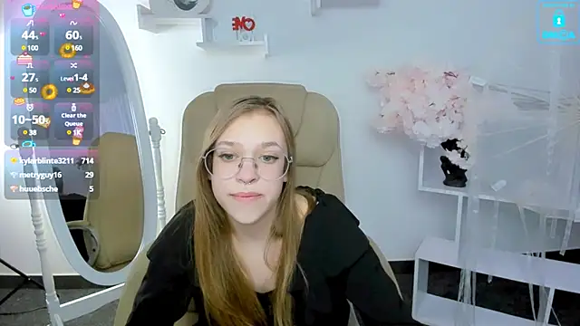 Snapshot of LayriantaVee chatting on 3, 2, 2025 LayriantaVee online show from 3, 2, 2025