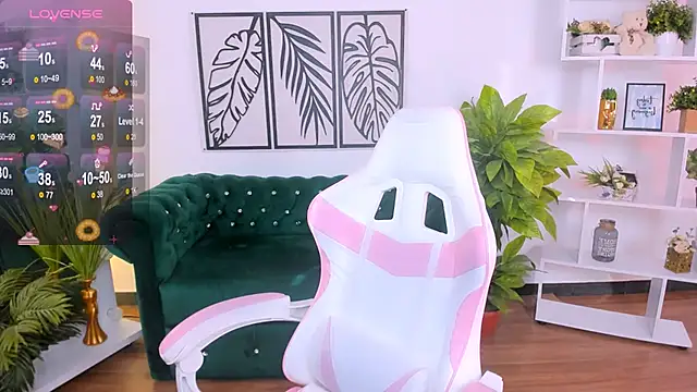 Snapshot of LayriantaVee chatting on 11, 2, 2025 LayriantaVee online show from 11, 2, 2025