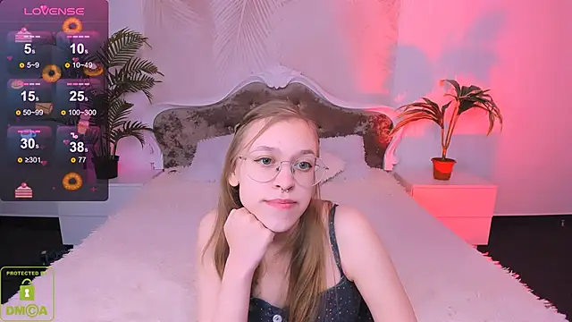 Snapshot of LayriantaVee chatting on 12, 2, 2025 LayriantaVee online show from 12, 2, 2025